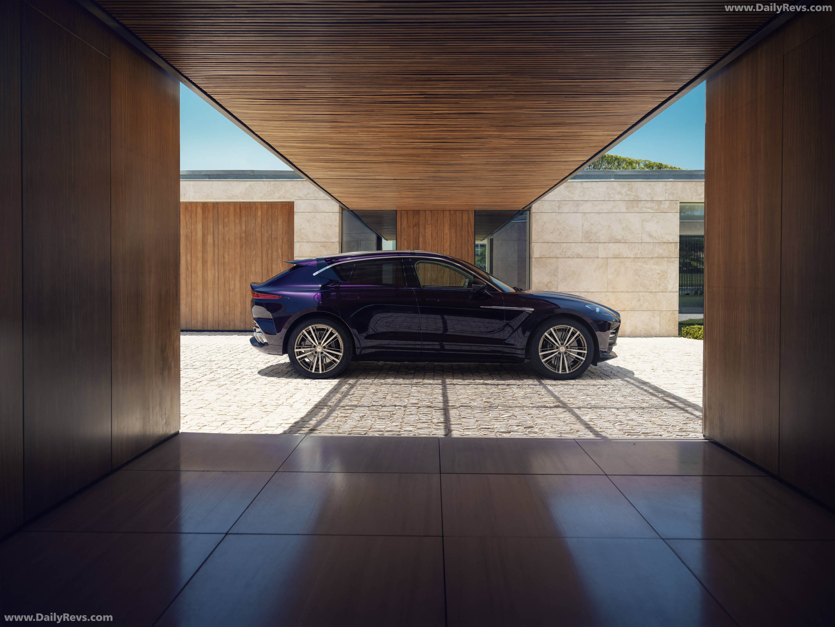 2027 Aston Martin DBX GT Side View